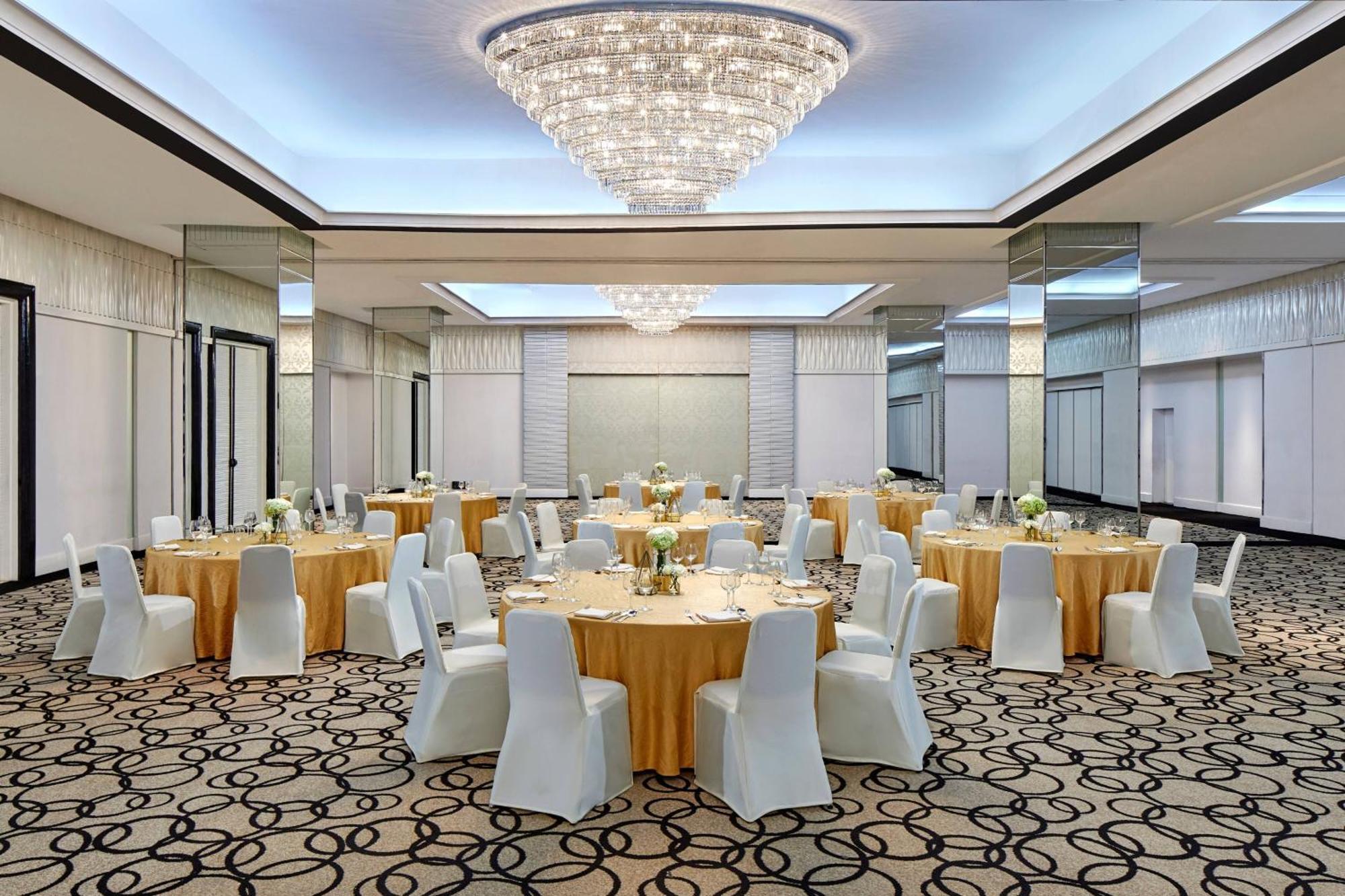 Courtyard By Marriott Bandung Dago Hotel Exterior photo