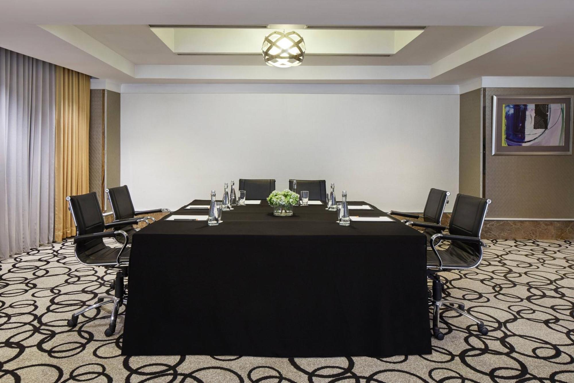 Courtyard By Marriott Bandung Dago Hotel Exterior photo