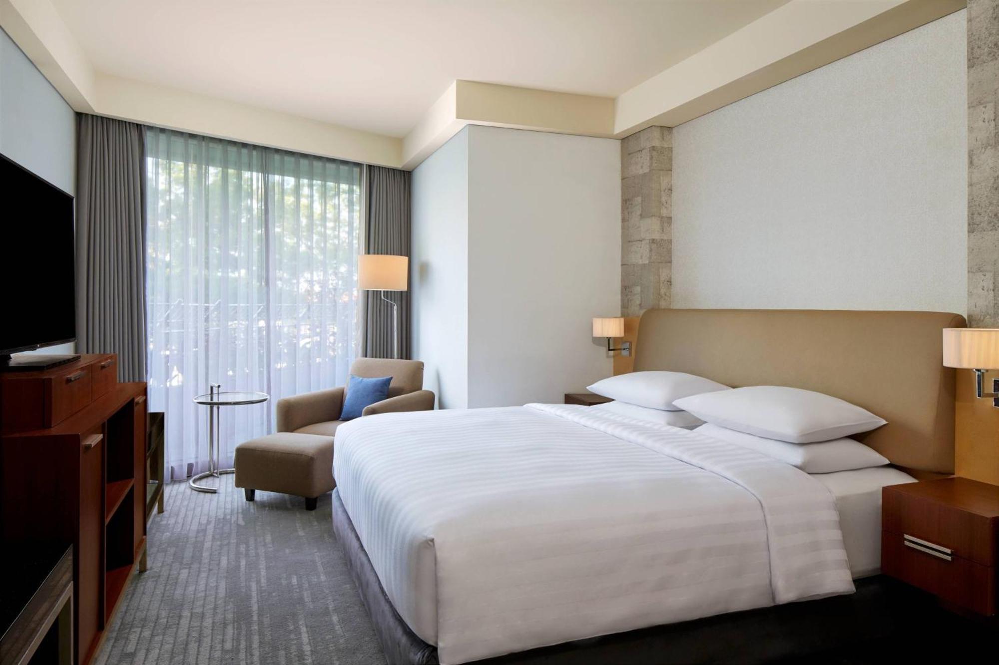 Courtyard By Marriott Bandung Dago Hotel Exterior photo
